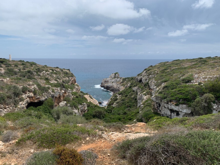 Entlang der Steilkueste von Cala Marmols zur Cala S'Almonia 2